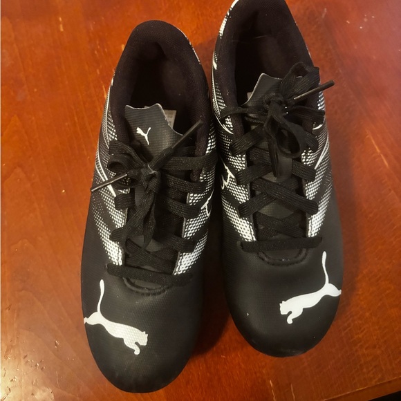 Puma Kids Black and White Athletic Shoes - Picture 1 of 3